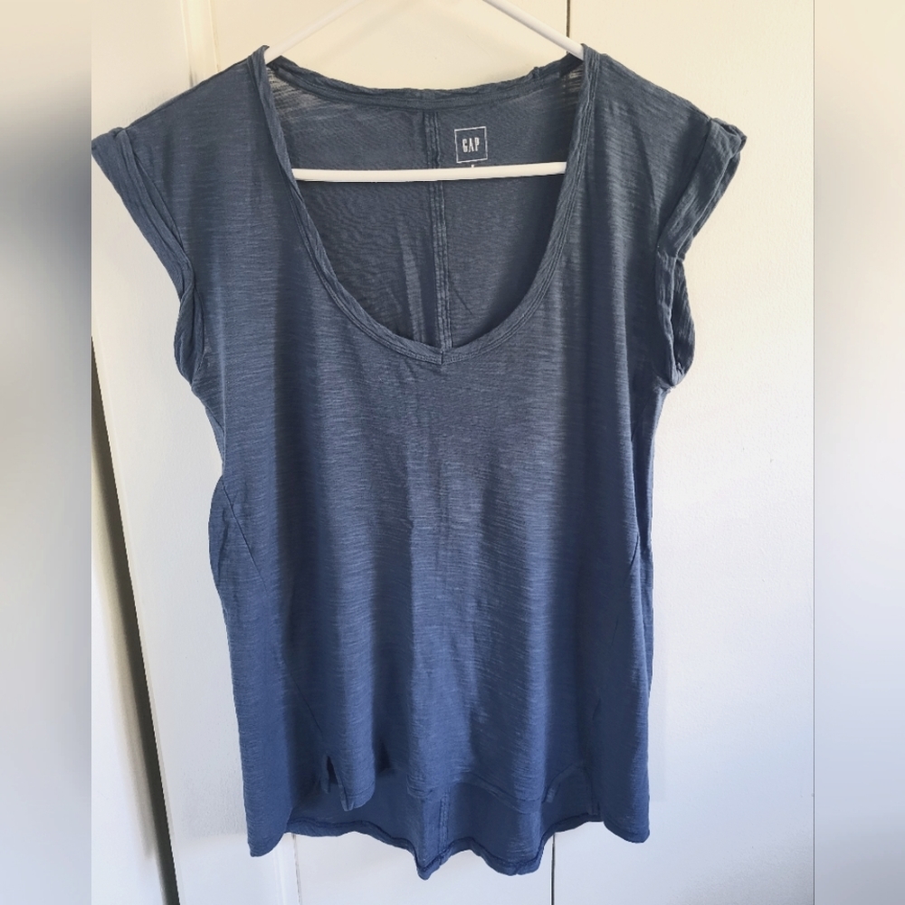 Gap plunge neck tee